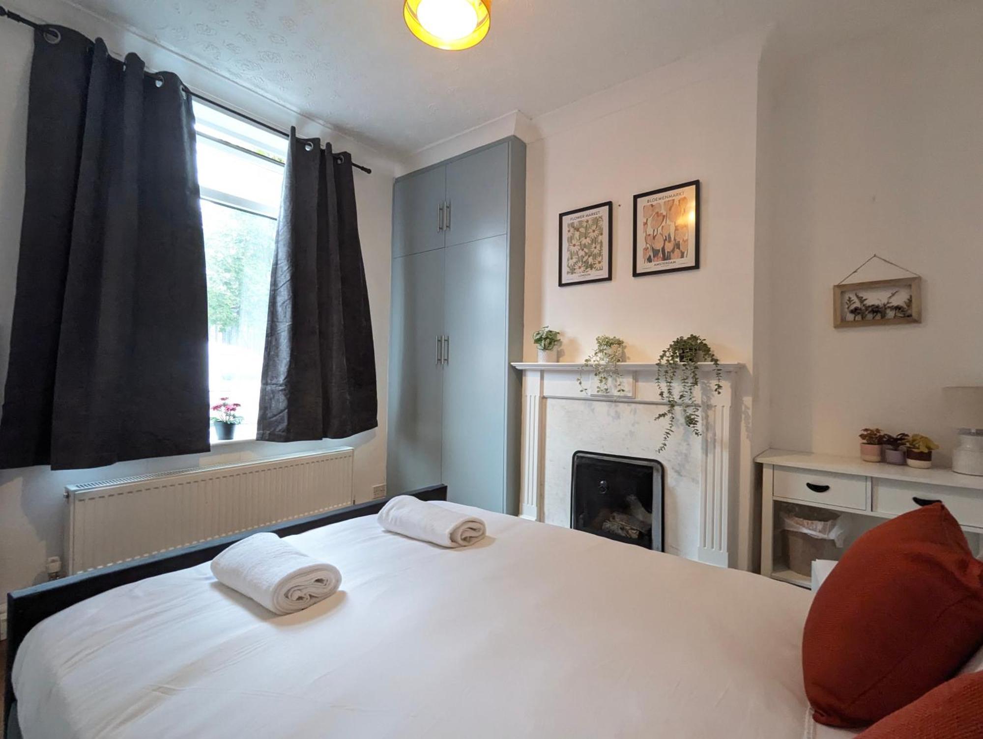 Modern Double W Private Bath & Free Parking * York