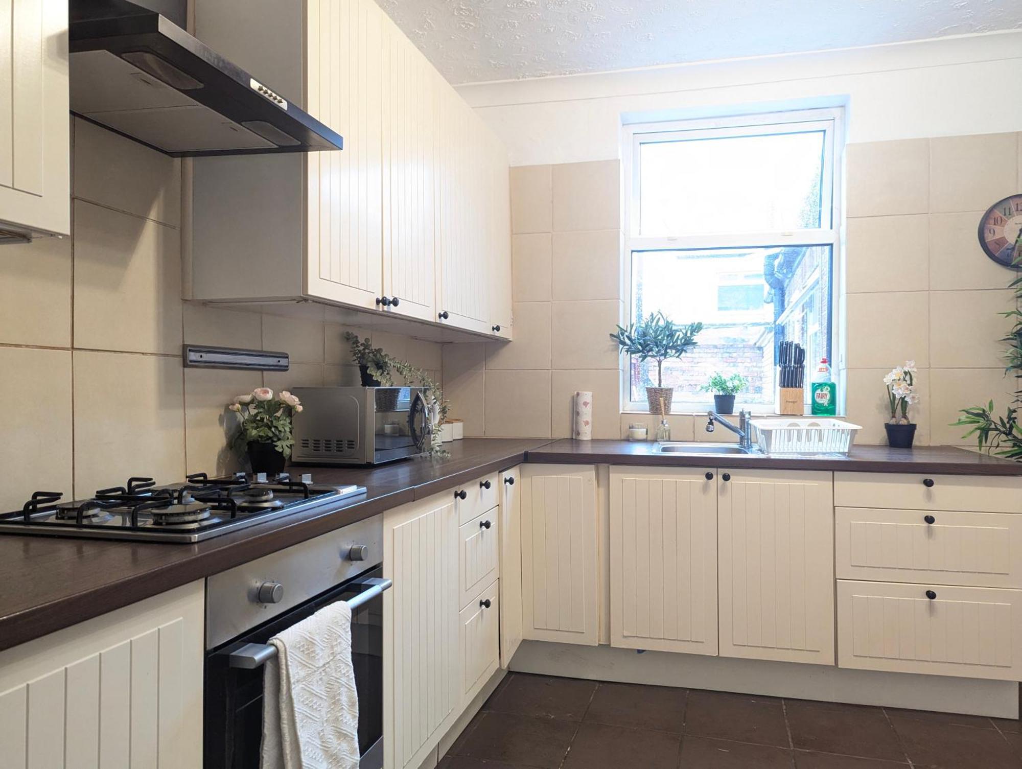 Modern Double W Private Bath & Free Parking *